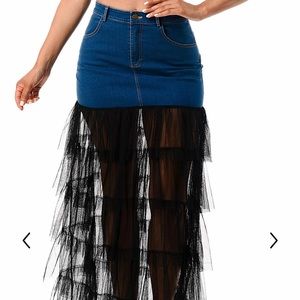 This denim skirt with lace is so beautiful and so stylish.